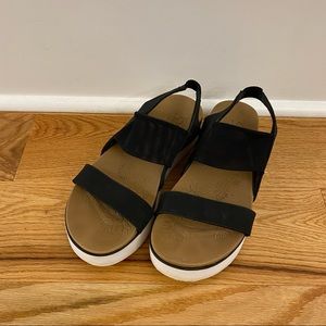 Skechers Luxe Foam sandals